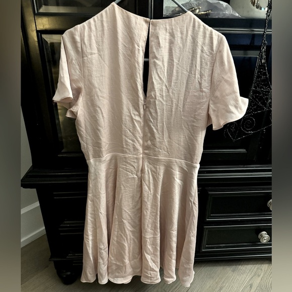 Express light pink dress - Picture 4 of 9
